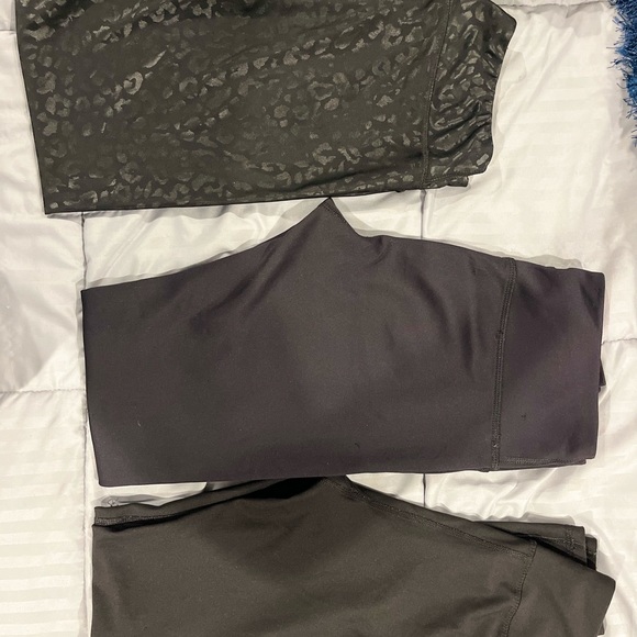 This is a LOT of leggings, all size small - Picture 6 of 6